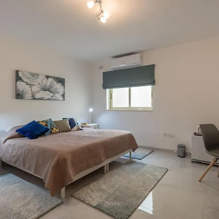 Bedrooms With Ensuite Bathrooms Homestay Sliema