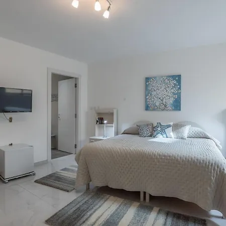 Bedrooms With Ensuite Bathrooms Homestay Sliema