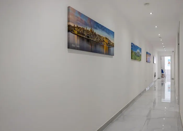 Quarto em Acomodações Particulares Bedrooms With Ensuite Bathrooms *