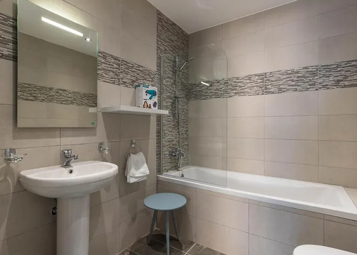 Bedrooms With Ensuite Bathrooms *