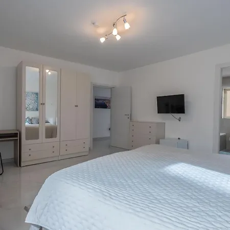 Bedrooms With Ensuite Bathrooms