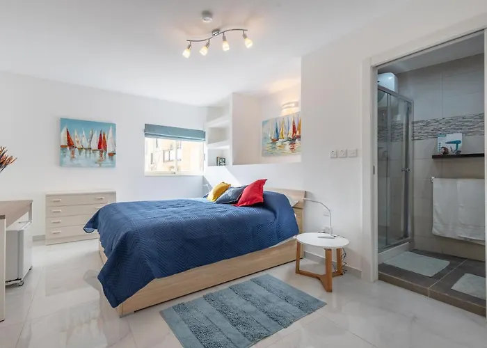 Gazde/Camere de închiriat Bedrooms With Ensuite Bathrooms