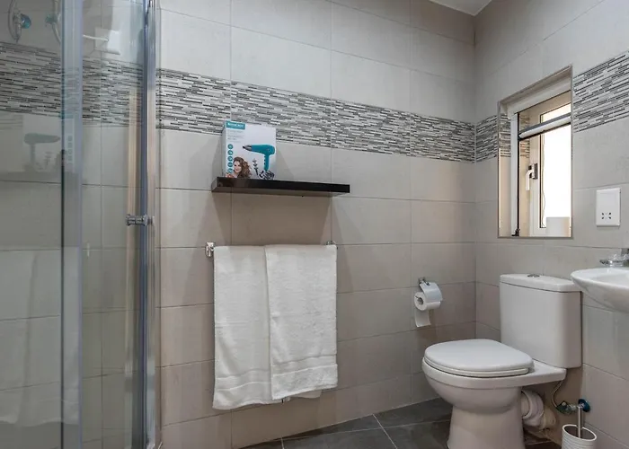 Bedrooms With Ensuite Bathrooms Gazde/Camere de închiriat *