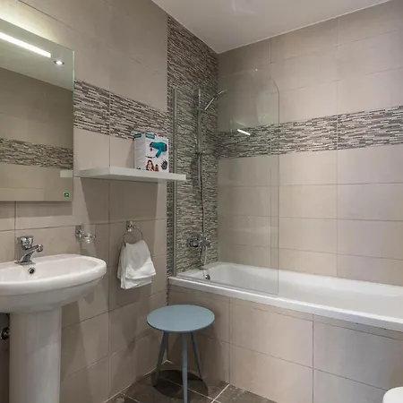 Bedrooms With Ensuite Bathrooms *